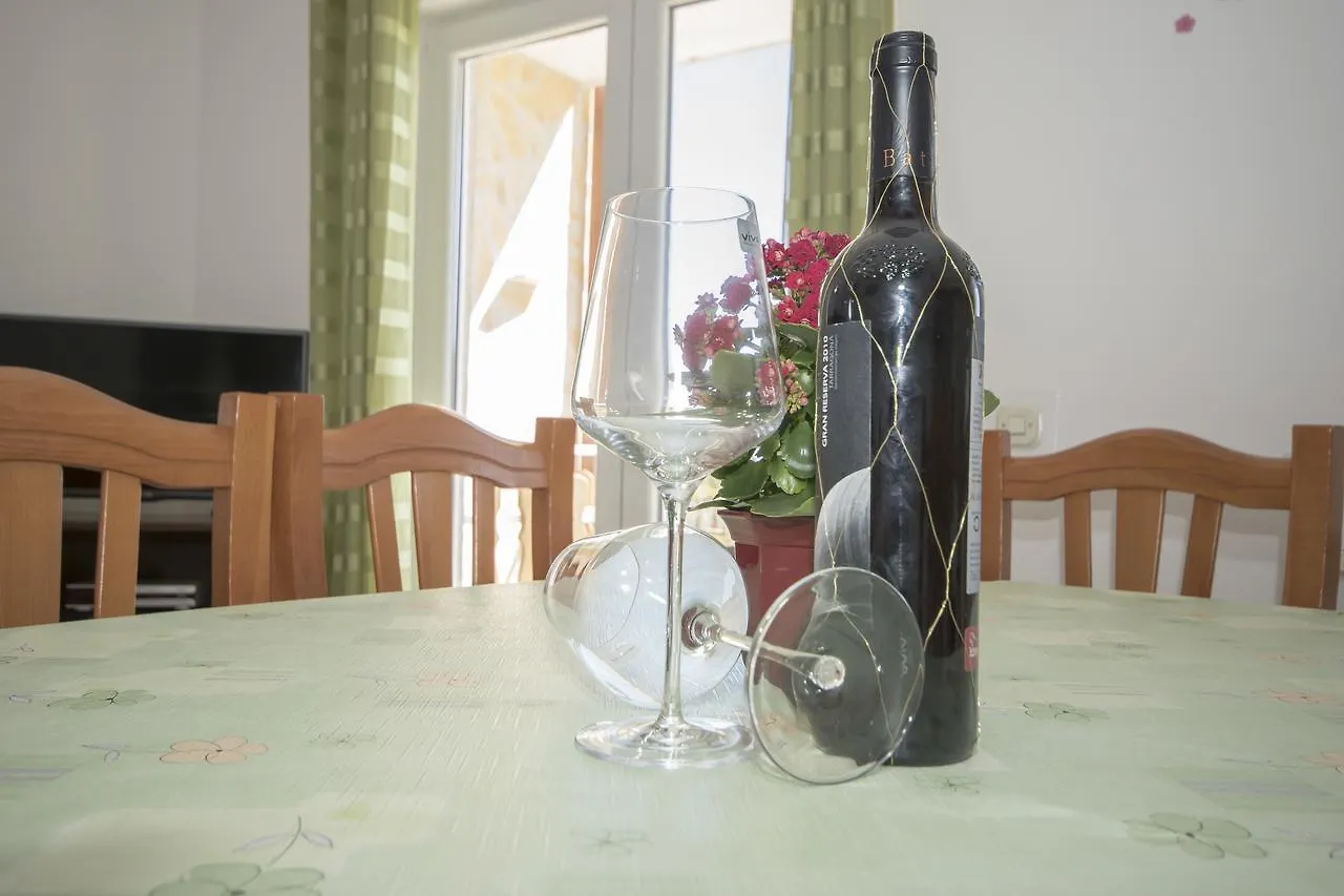 Apartment Ana Pula 0*,