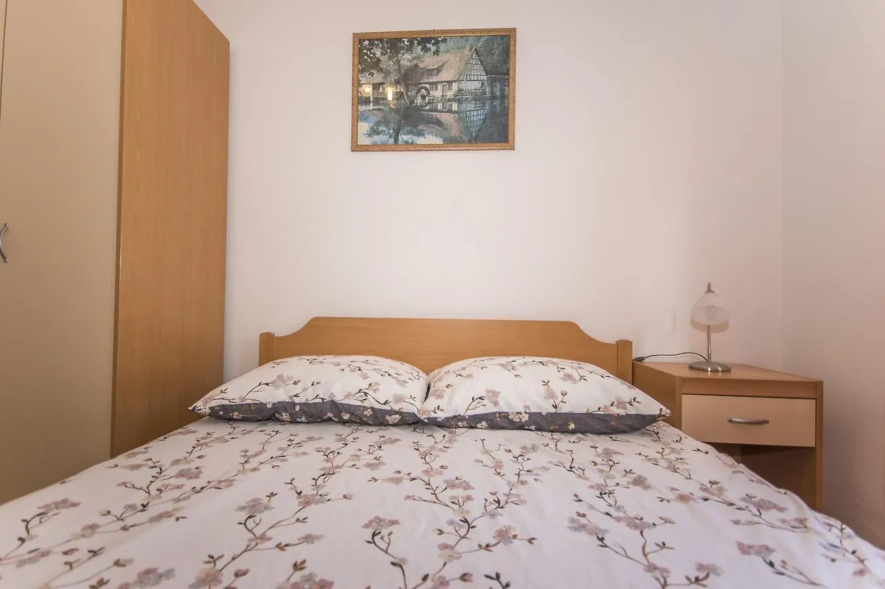 Apartment Ana Pula